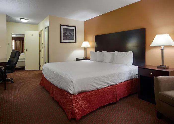 Western Of St. Charles Hotel 3*