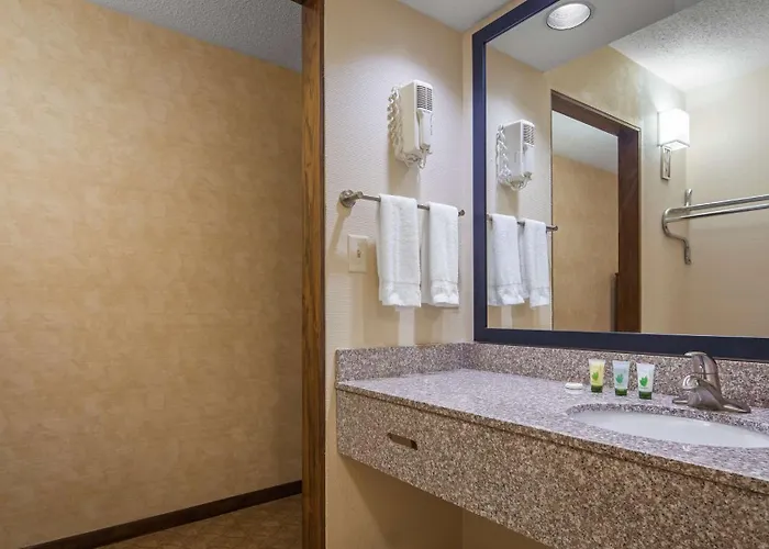 Western Of St. Charles Hotel 3*