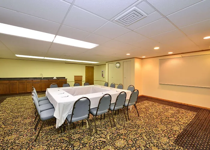 Western Of St. Charles Hotel 3*