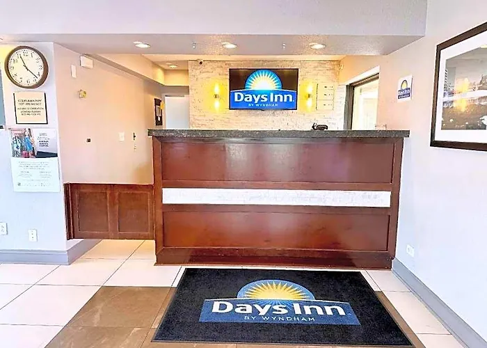 Hotel Western Of St. Charles 3*