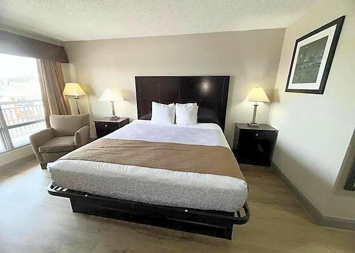 Western Of St. Charles Hotel 3*