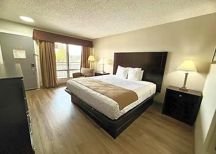 Western Of St. Charles Hotel 3*