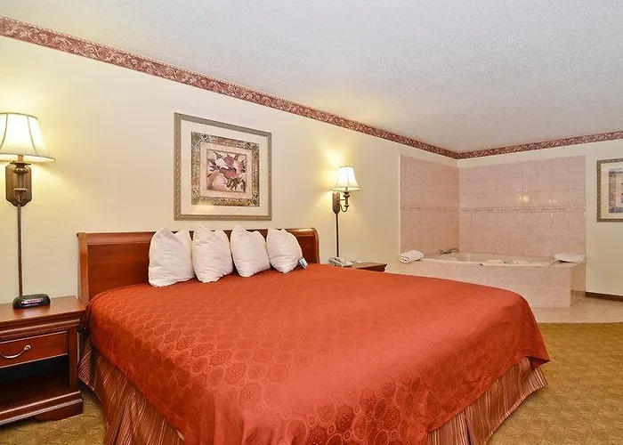 Western Of St. Charles Hotel 3*